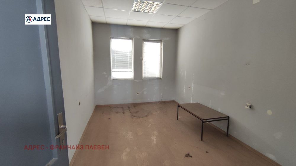 Склад в Плевен-Индустриална зона площ 1400 цена 500000