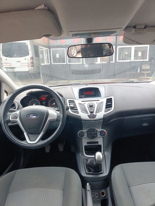 Ford fiesta 1200 benzina   84000 de km