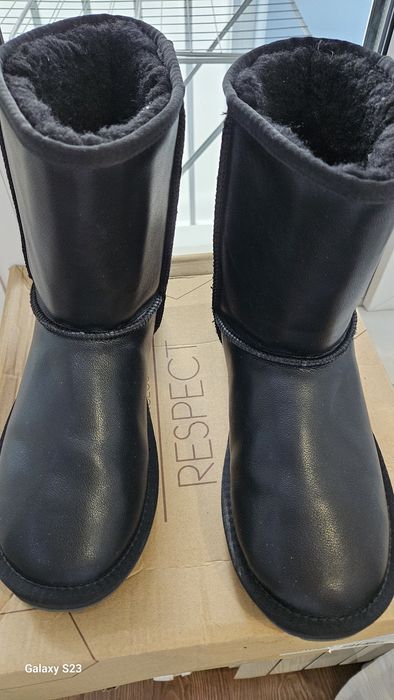 Продам угги ( натуралка)  Новые