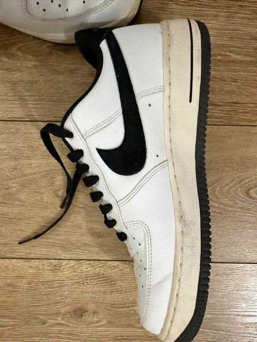 Продам кроссовки Nike Белые Originals..