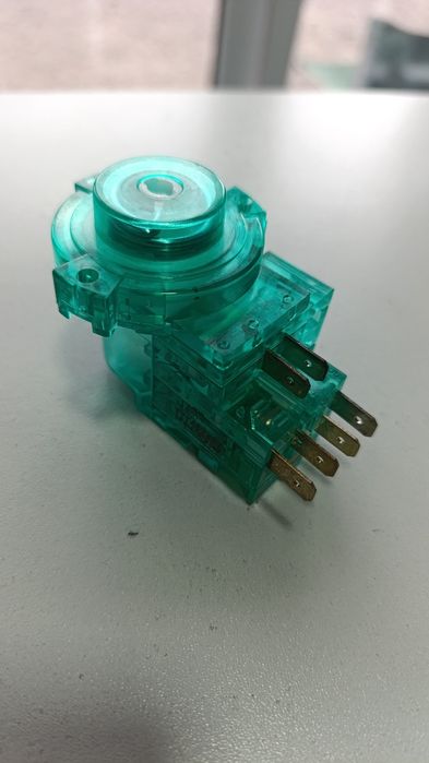Контактная группа замка зажигания на Mercedes Benz 609/817/1317.
