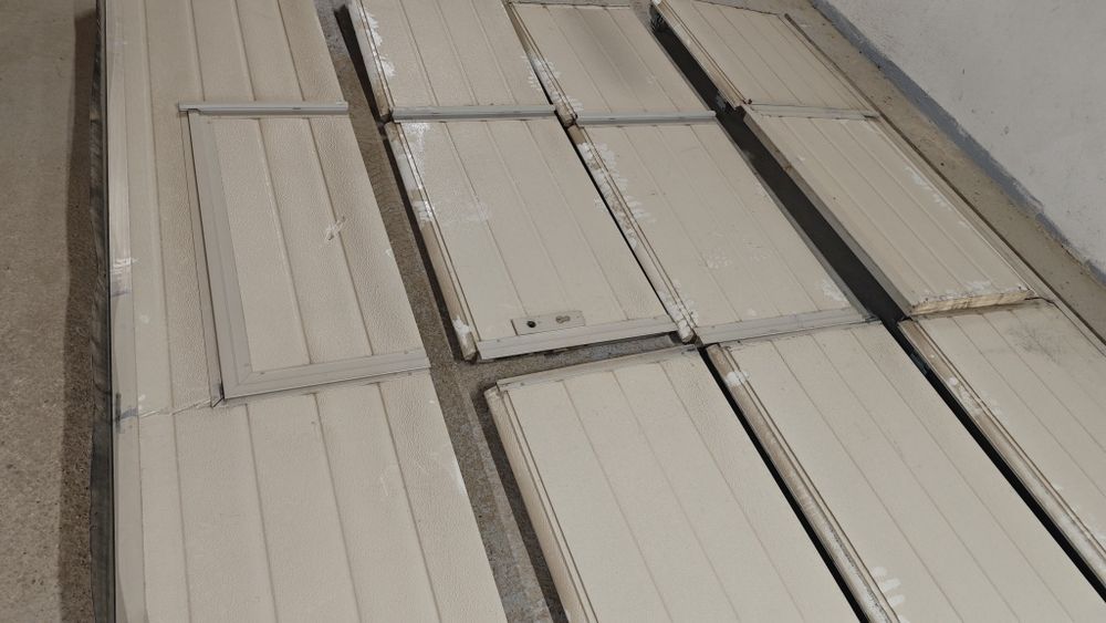 Секционна гаражна врата