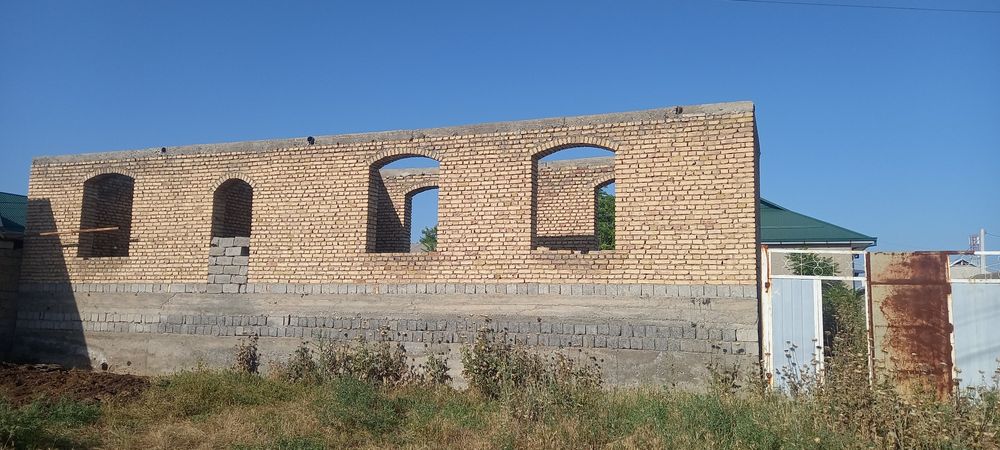 Bitmagan uchastka sotiladi srochna