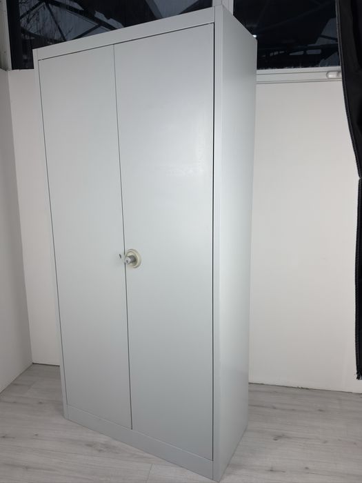 Метална етажарка за съхранение на документи и други матрияли обзавежда