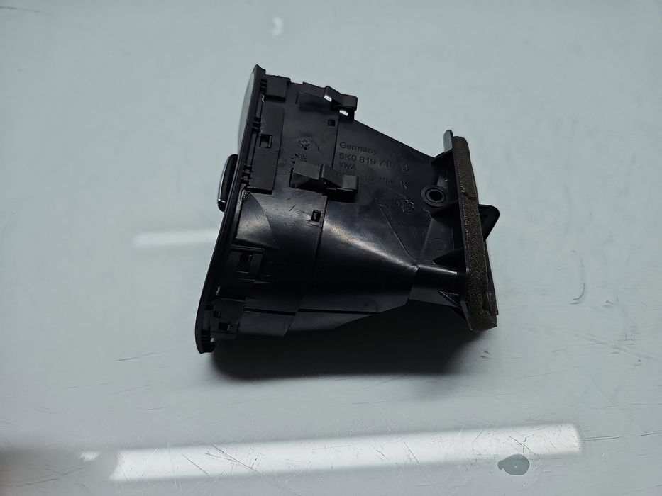 Grila aerisire dreapta Volkswagen Golf 6 (5K1) [Fabr 2009-2013] 5K0819