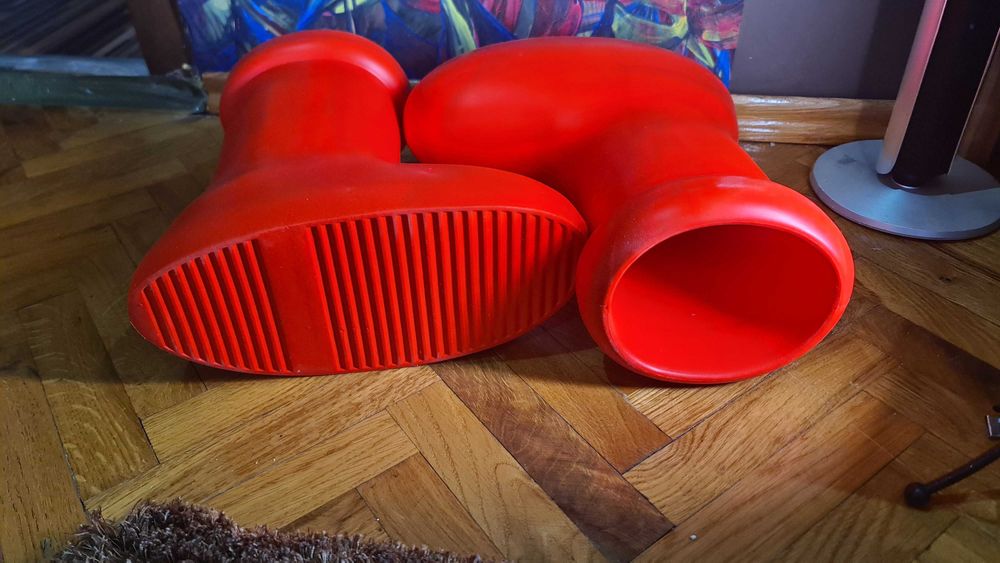 Ghete AstroBoy MSCHF rosii