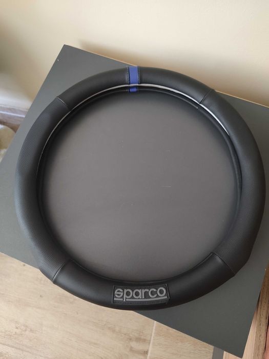 Изключително удобен калъф за волан  SPARCO