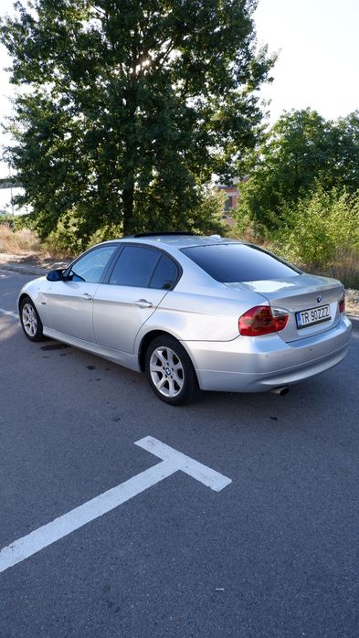 BMW E90 320d 163 CP Automată • Trapa • Piele • Xenon • Navigație Mare