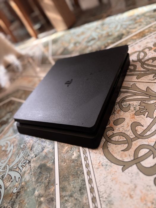 Vand ps 4 slim cu jocuri console si cont facut cu jocuri instalate