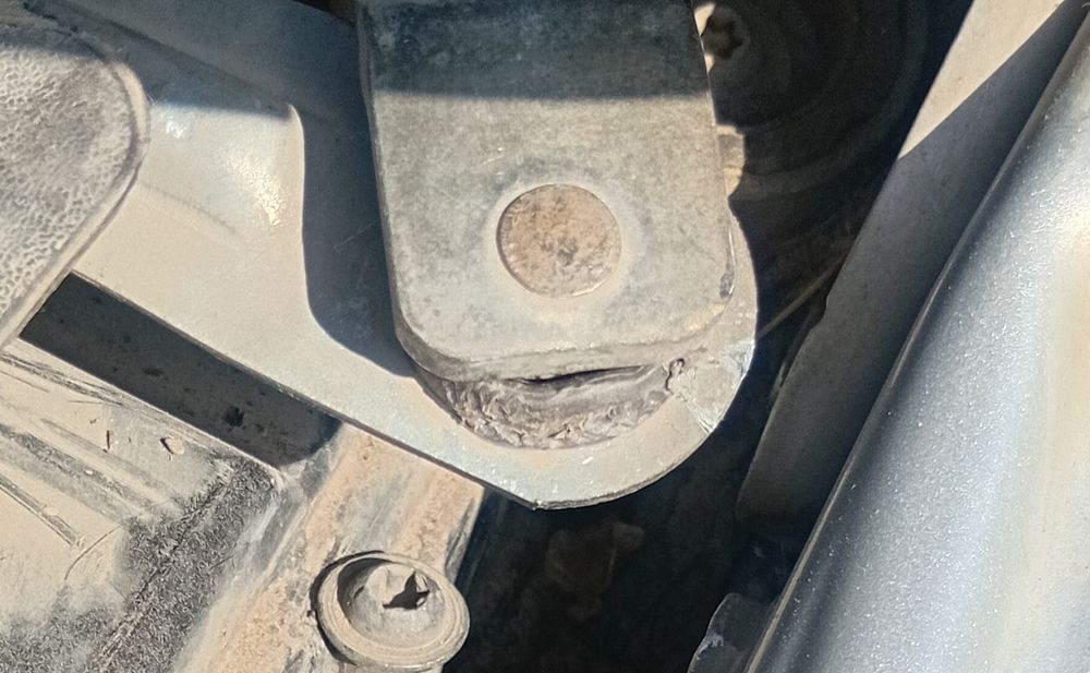 Шарнир дворника Audi Q7