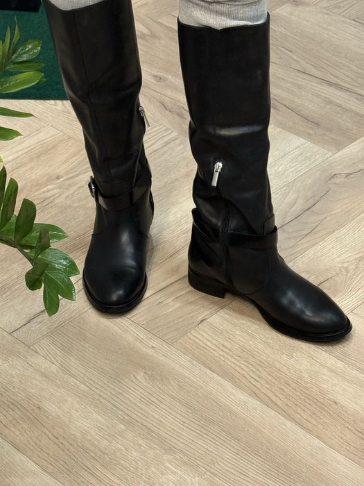 Продам зимние сапоги Basconi