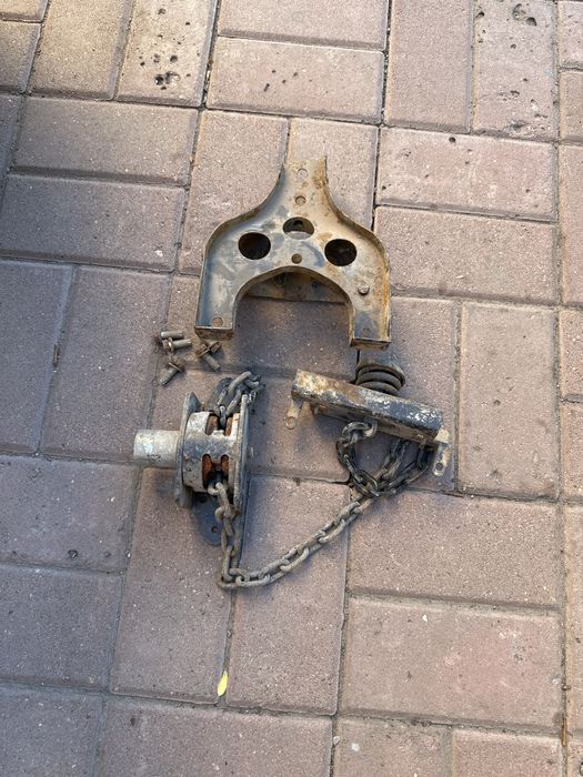 В продаже комплект крепления !