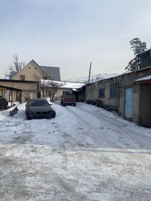 Кафе в центре города с летней площадкой