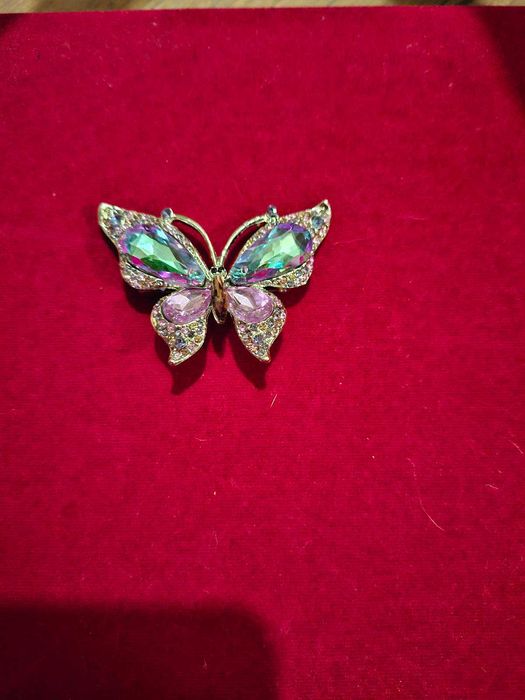 Брошки различни модели