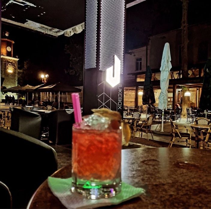 Дава се под наем Заведение в Свищов - 600 кв.м за 2295 € - Снимка #1