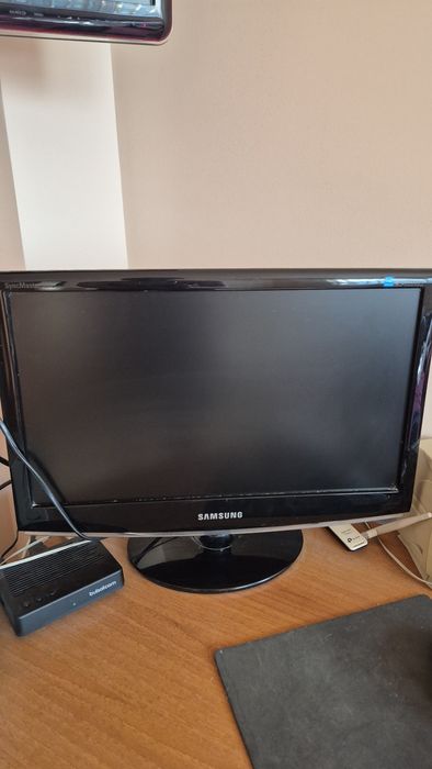 Продавам компютър с монитор