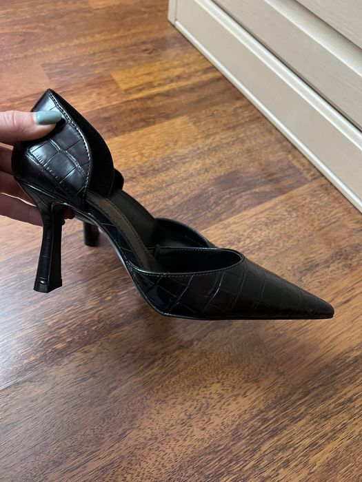 Продам новые туфли Mango