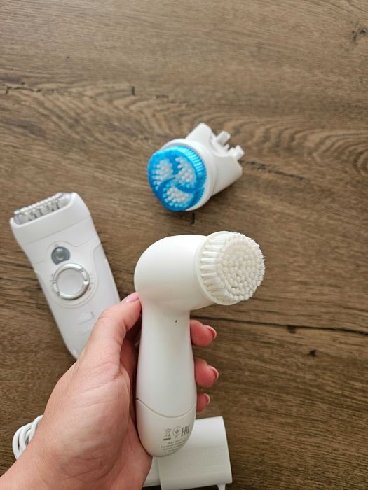 Set Epilator Braun Silk-Epil 7 si Perie exfoliere corporala si faciala