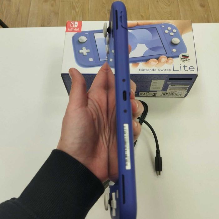 Конзола Nintendo Switch Lite HDH-001 – идеално състояние
