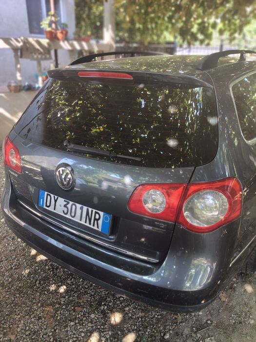 Vând autoturism Passat tdi  2009 cu numere de Italia sant proprietar are capacitate cilindrica 1968 cm și 81 kw și 110 cv.e in perfecta stare