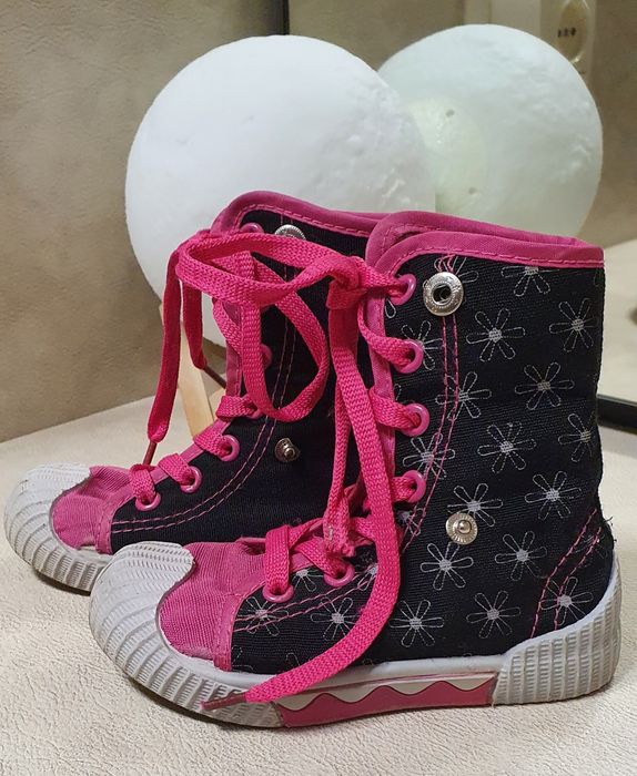 Кеды на девочку.