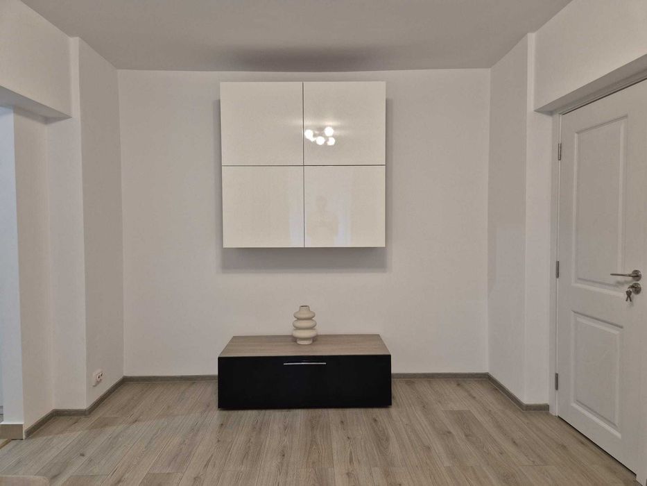 Inchiriez apartament 2 camere, semidecomandat, complet renovat, metrou Pacii