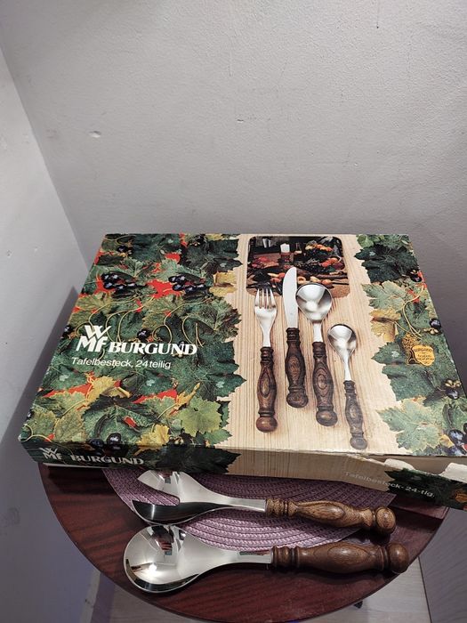 Superb set de tacâmuri WMF Burgund