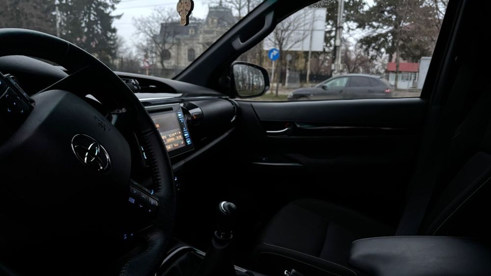 Proprietar , vând Toyota Hillux