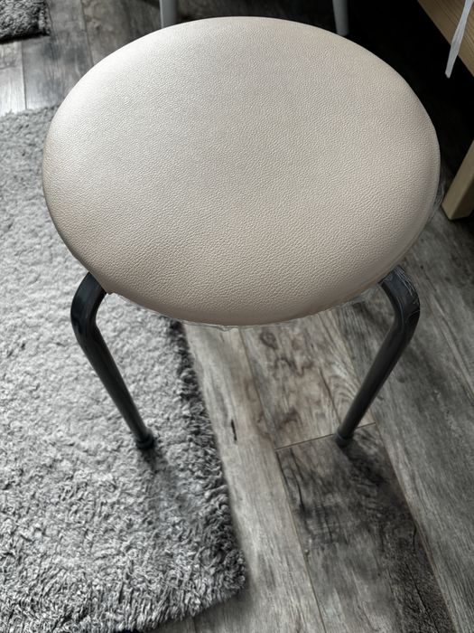 Табуретка стул белого цвета