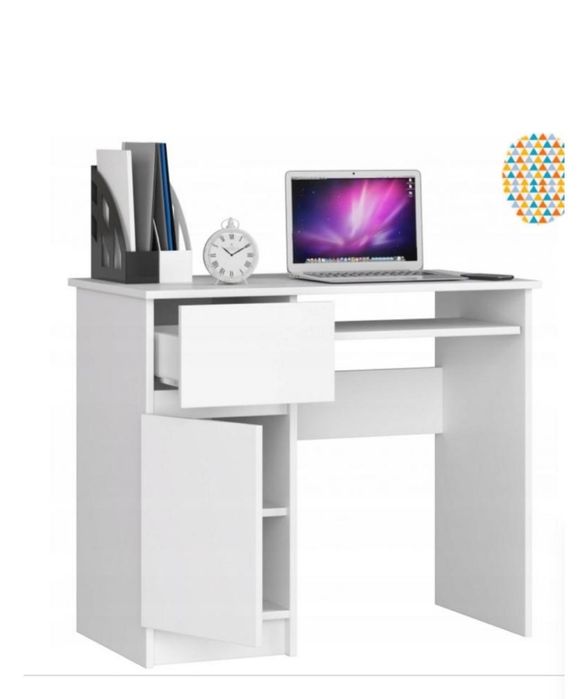 Продается  рабочий  стол.Ученический.