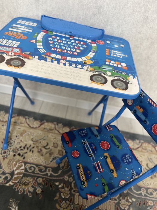 Продам столик со стульчиком