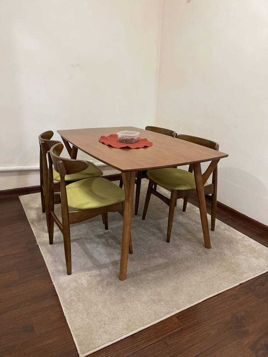 Продается Китайская мебель (новая) только стол, без стульев