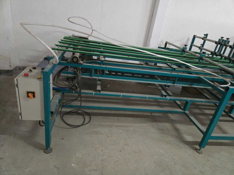 Полуавтоматична Машина за залепване на кашони