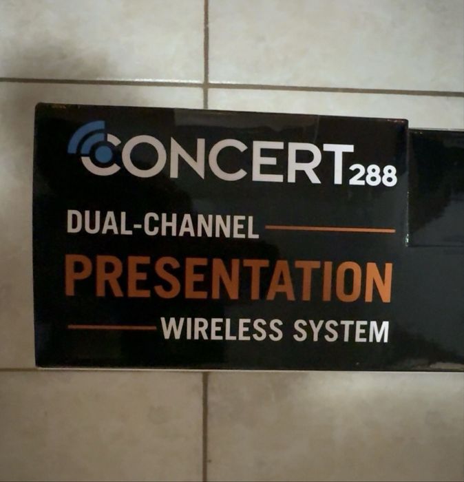 Samson Concert 288 Presentation Wireless Dual Headset Lavaliera UHF Profesional Nou Sigilat 2 bodypack-uri 2 microfoane headset HS5 2 lavaliere LM5