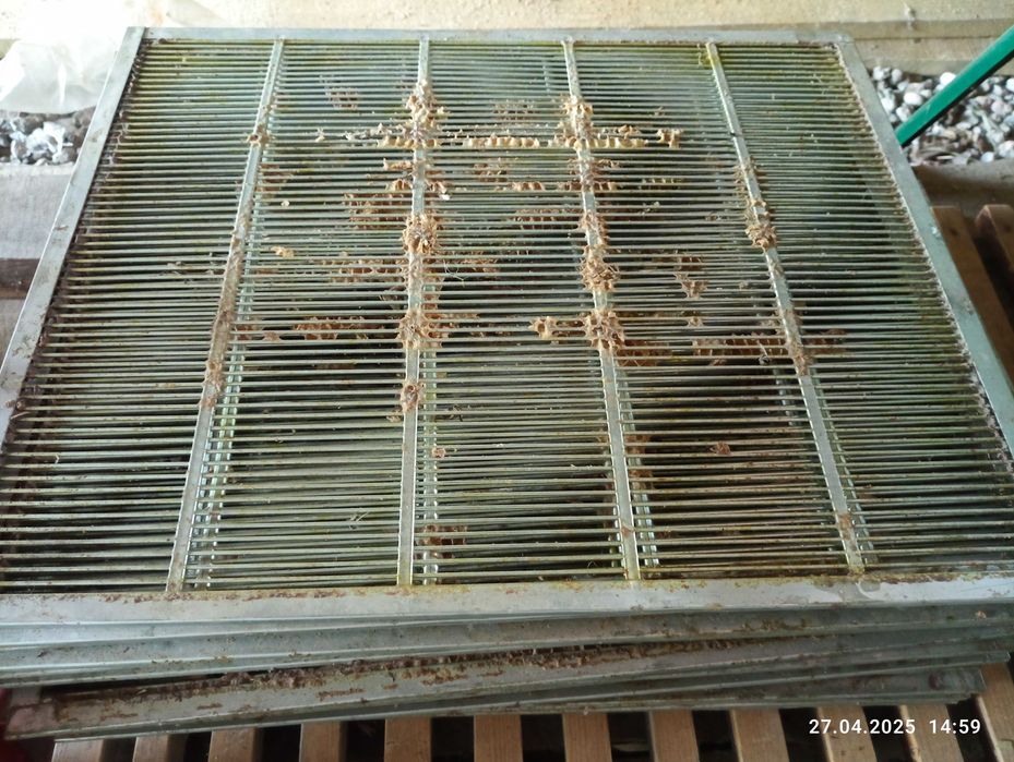 Разделительные решётки на ульи.