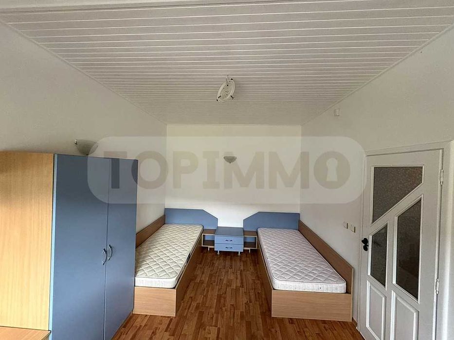 Просторна къща с басейн в село Рогачево