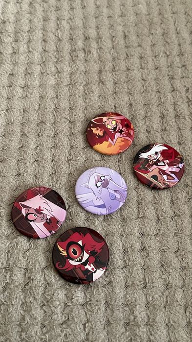 Значки, отель хазбин, брелоки для подростков