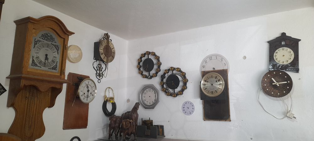 Стари стени часовници