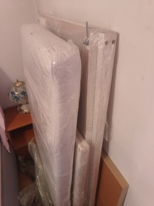 Pat - pătuț Ikeea lemn alb saltea cocos