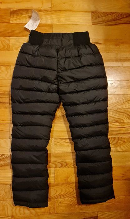 Pantaloni matlasati 9-10 ani noi cu eticheta