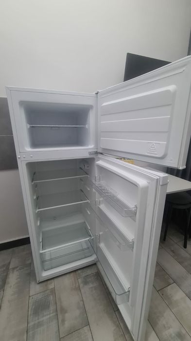 Холодильник Midea HD-273FN