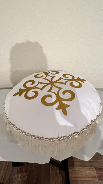 Сәукеле и көпшік