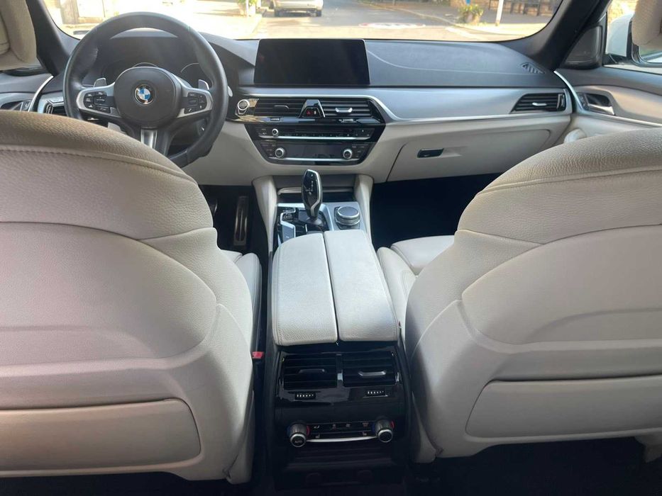 BMW 530d M-pack* * X-drive* LED Adaptiv* HeadUp*KeyLess