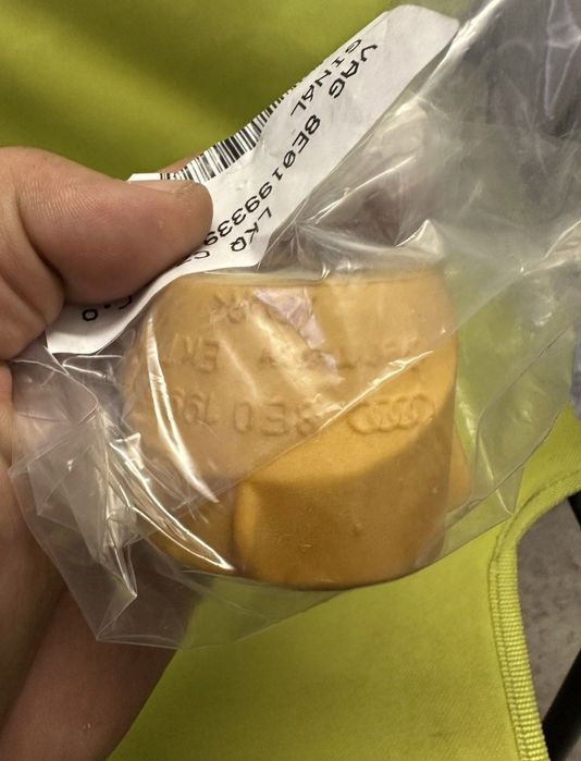 Оригинален танпон за двигарел на Ауди А4 Б8