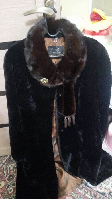 Шуба  воротник норка сам мутон