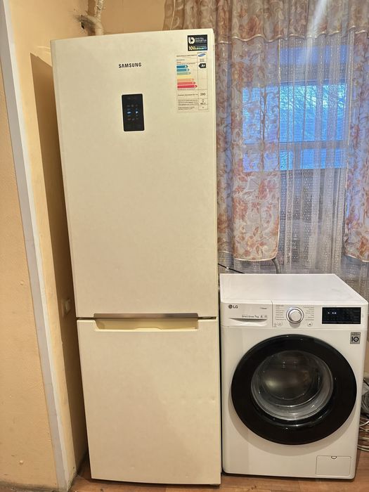 Холодильник Samsung