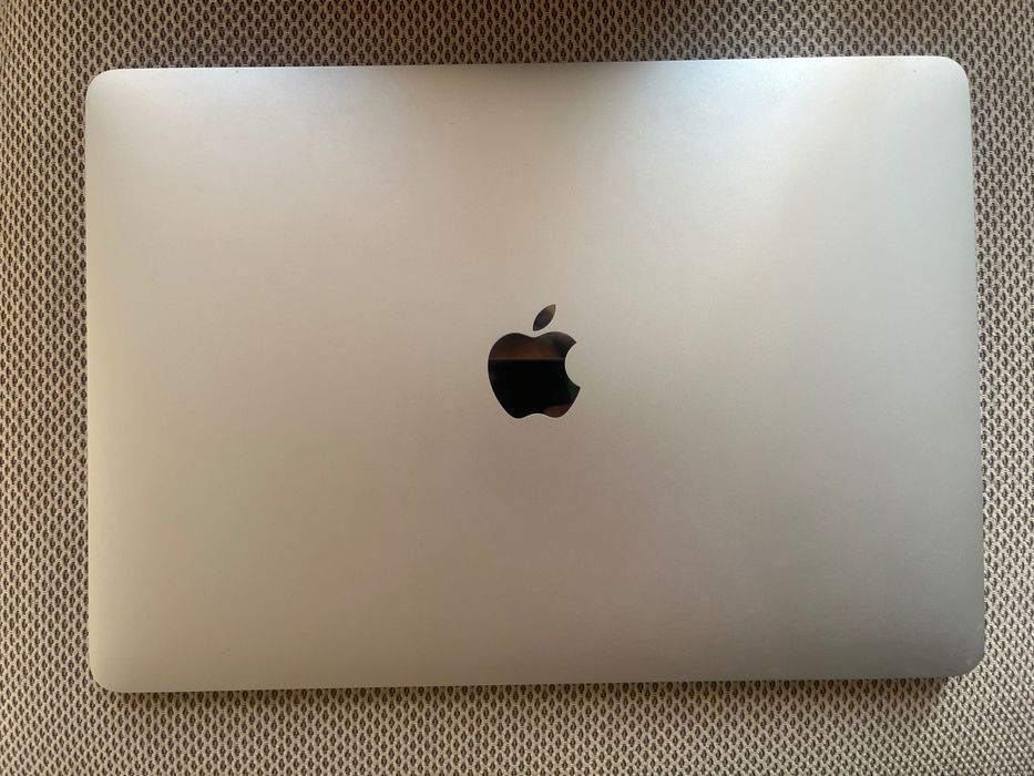 MacBook Pro A2338 13inch M1 8ram 256gb