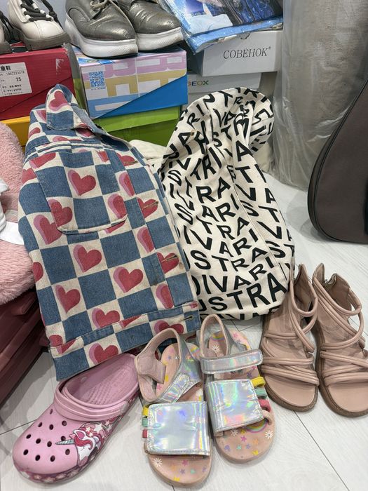 Продам огромный пакет вещей на девочку 5-7лет