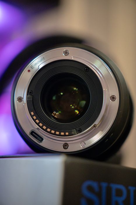 Обектив за Sony E mount 23mm f/1.2 Sirui Sniper series APS-C AF