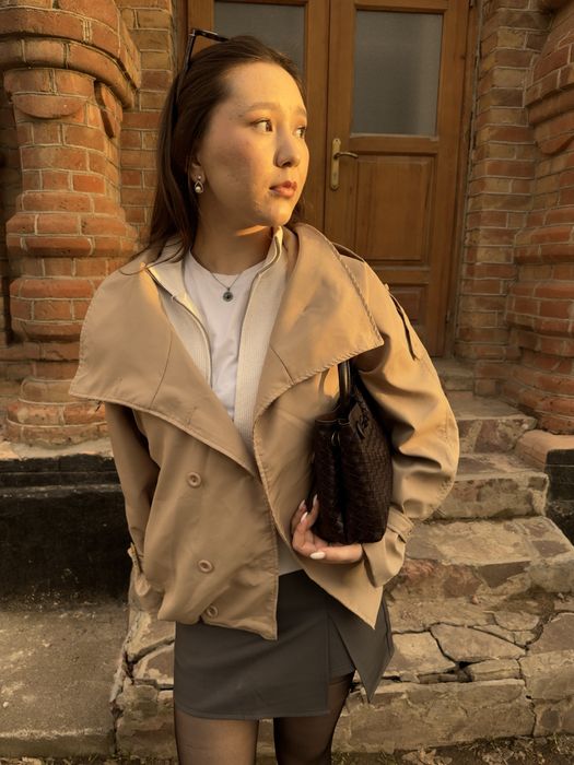 Тренч с высоким воротником